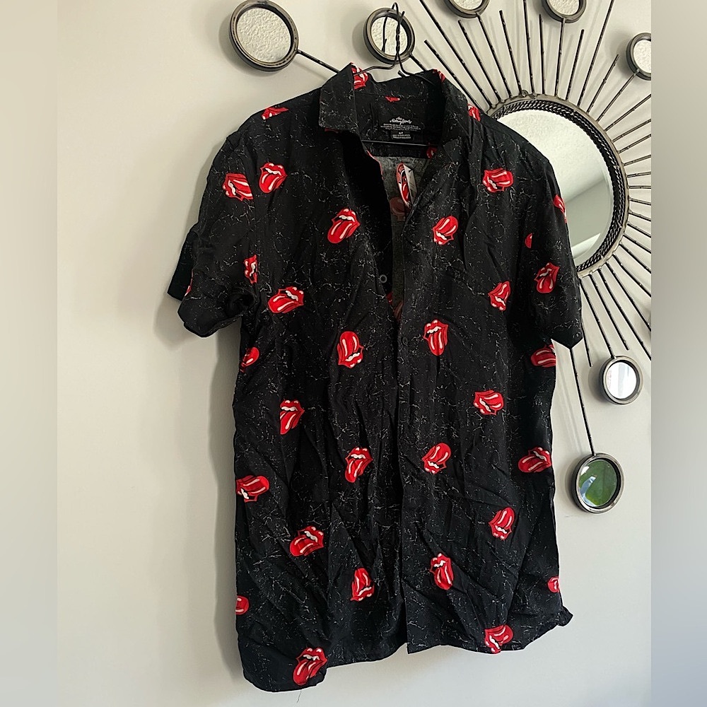 *NWT* Men’s Small Rolling Stones Button-Up
